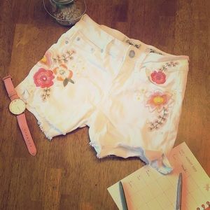 . ° white jean shorts w/ floral embroidery.